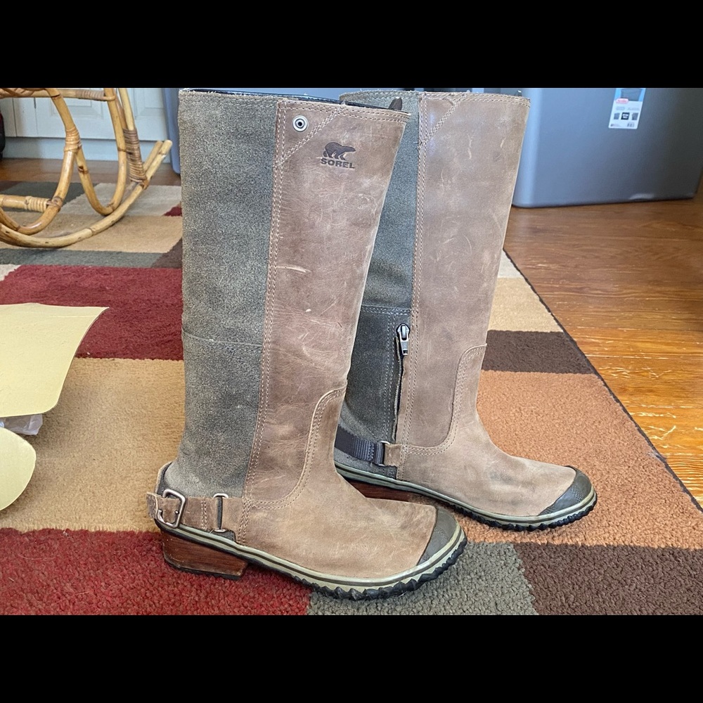 Womens size 7 grey and tan tall boots.